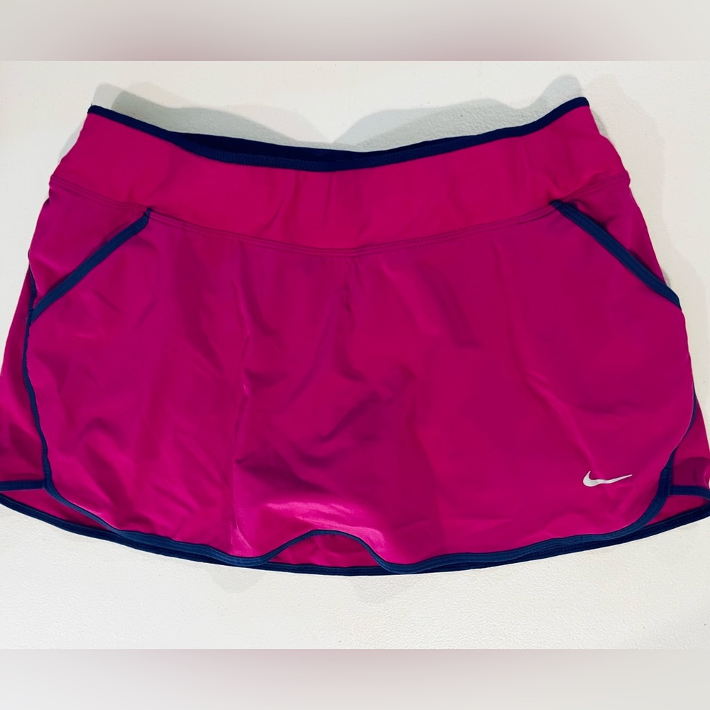 GUC Nike Dry Fit Fuschia Skort Women’s Size M